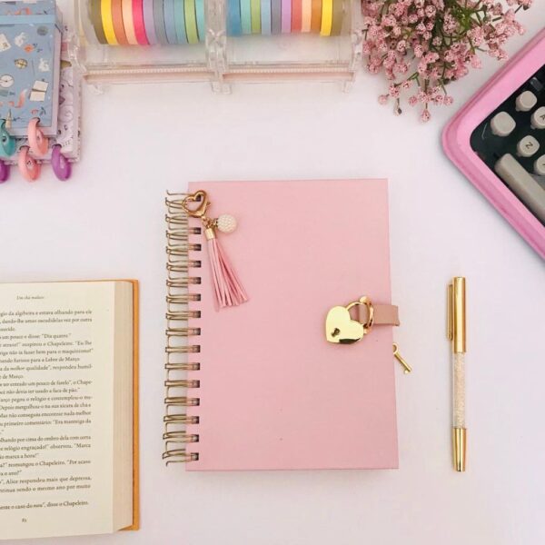 Diário Elegante com Cadeado Coração Dourado - Rosa