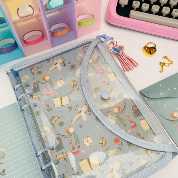 Fichário Glitter Pequeno Príncipe com 70 Folhas Decoradas 120 gramas - Imagem 5