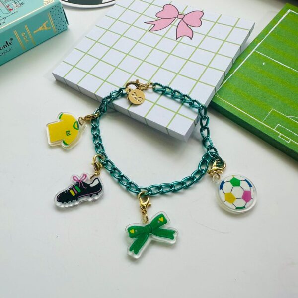 Pulseira M Petit Conte com 4 Charms Copa do Mundo 17 Cm - Com Caixinha