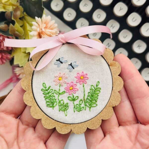 Kit de Bordado Livre - Flores e Borboletas